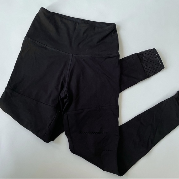 Victoria’s Secret PINK Black Ultimate Leggings - Picture 2 of 5